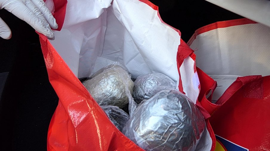 Конфискуваха над кило и половина дрога в Хасково, четирима с белезници