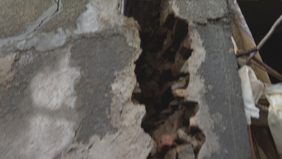 Порой разцепи две къщи в родно село (СНИМКИ)