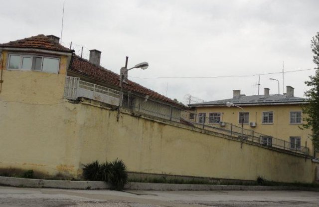 Закопчаха муле на затворници в Пловдив с хероин