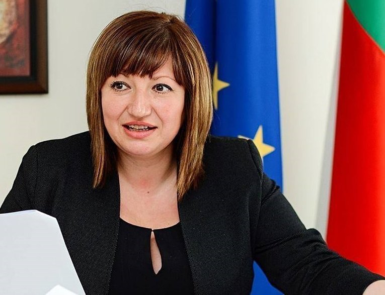 Анна Александрова: Никое правителство в последните 30 години не е инвестирало повече в образователната сфера в сравнение с това на ГЕРБ и премиера Борисов Анна Александрова: Никое правителство в последните 30 години не е инвестирало повече в образователната сфера в сравнение с това на ГЕРБ и премиера Борисов