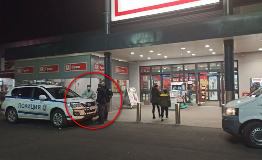 Заловиха перверзник да снима под полите на жени в хипермаркет