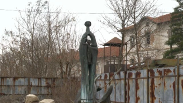Изгубени ценни скулптури открити в изоставени сгради в Ямбол