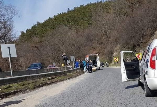 Ремонт блокира пътя Казанлък-Змейово