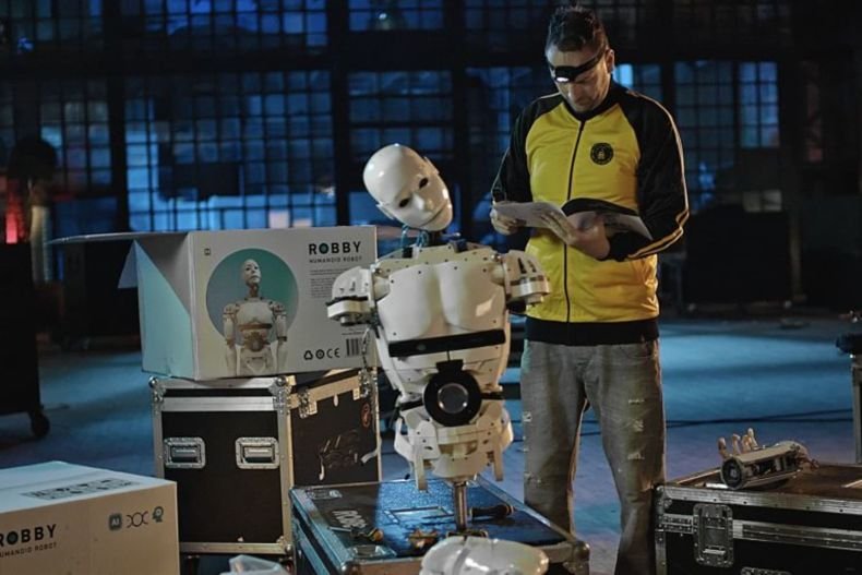 Студенти сглобяват 2 години робот, за да стане член на бандата Дубиоза колектив (ВИДЕО)