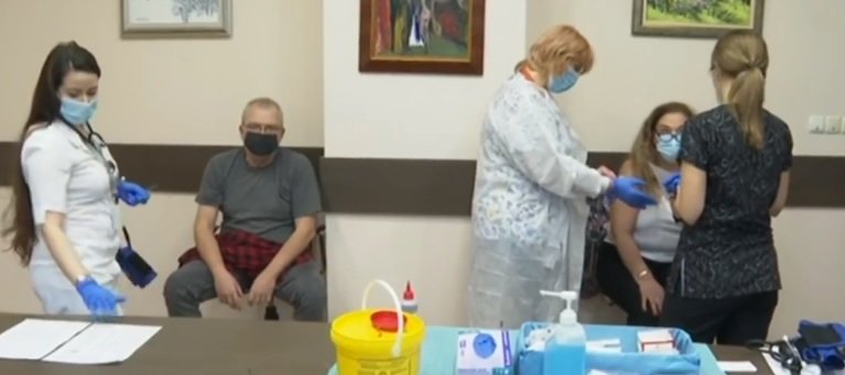 ИЗВЪНРЕДНО В ПИК TV! В Пирогов започва поставянето на ваксините срещу COVID-19 на АстраЗенека (СНИМКИ/ОБНОВЕНА)