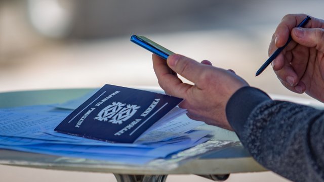 Изплатени са над 807 млн. лева по мярката за запазване на работни места 60 на 40