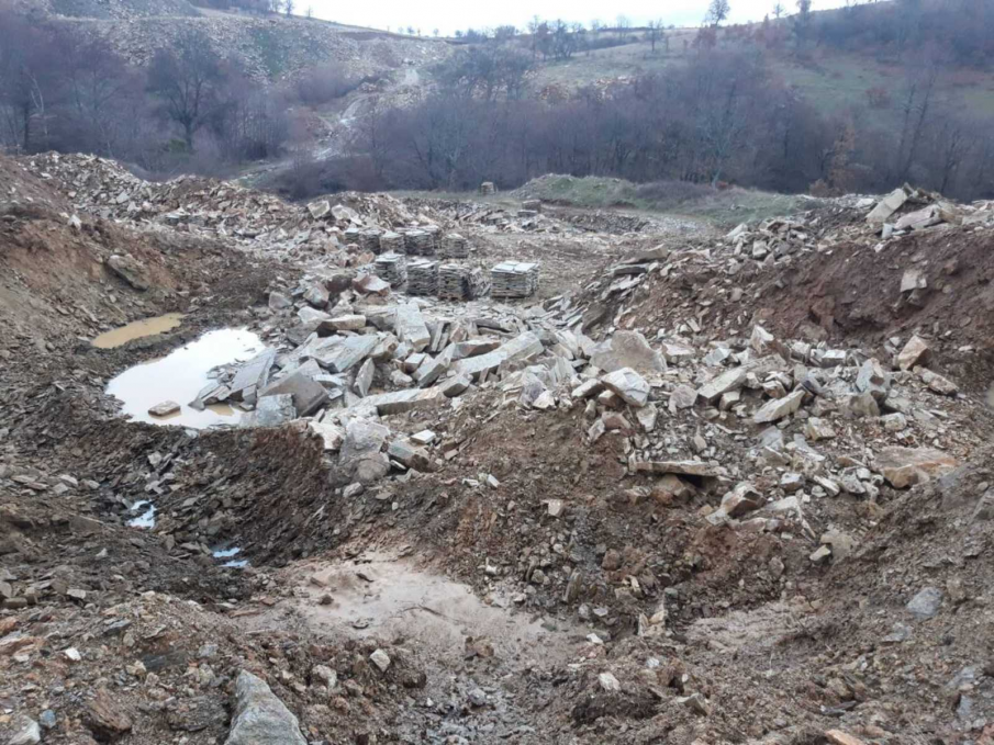 Прокуратурата подхвана незаконно добиване на гнайс в Ивайловградско