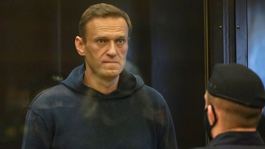Навални се оплака от висока температура и кашлица