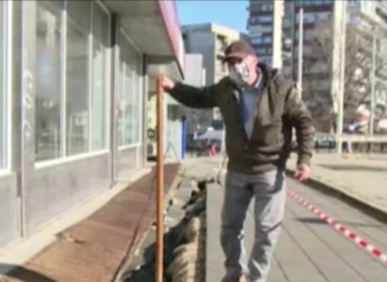 Тротоар в Русе се разцепи и погълна пешеходец