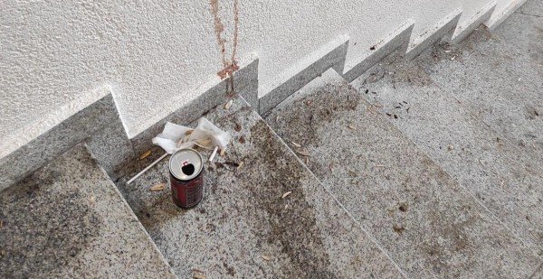 Вандали вилнеят из многоетажния паркинг в пловдивски квартал