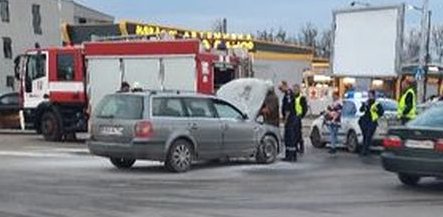 ОТ ПОСЛЕДНИТЕ МИНУТИ: Кола пламна в движение на пловдивски булевард (СНИМКА/ВИДЕО)