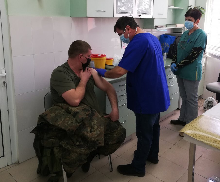 Започна имунизацията на военнослужещите срещу COVID-19 