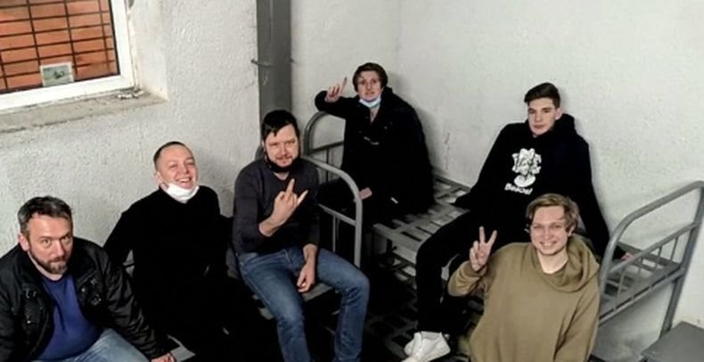 Държат при ужасяващи условия задържаните поддръжници на Алексей Навални