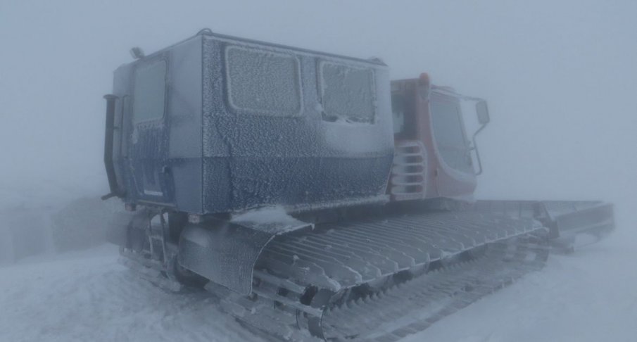 Мъж прекара нощта край връх Ботев и едва не премръзна, планински спасители му помогнаха