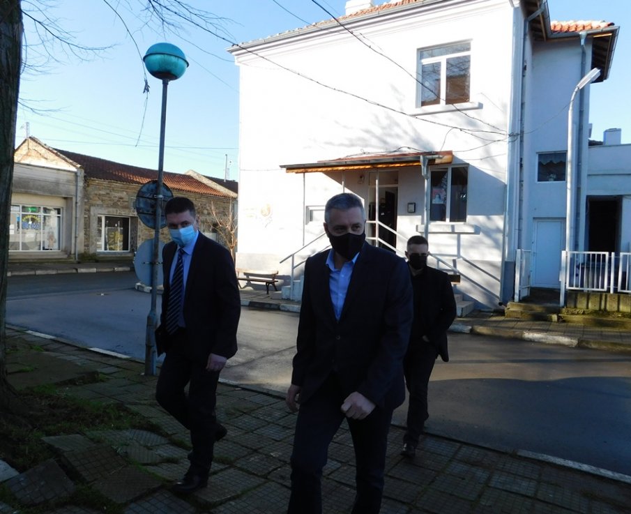 Министърът на вътрешните работи се срещна със служители на районни управления в Стралджа и Тунджа (СНИМКИ)