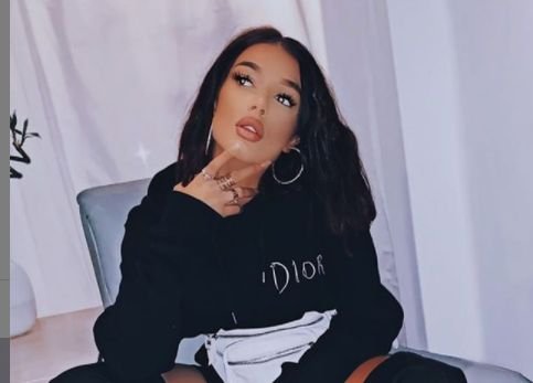 Диона става блондинка