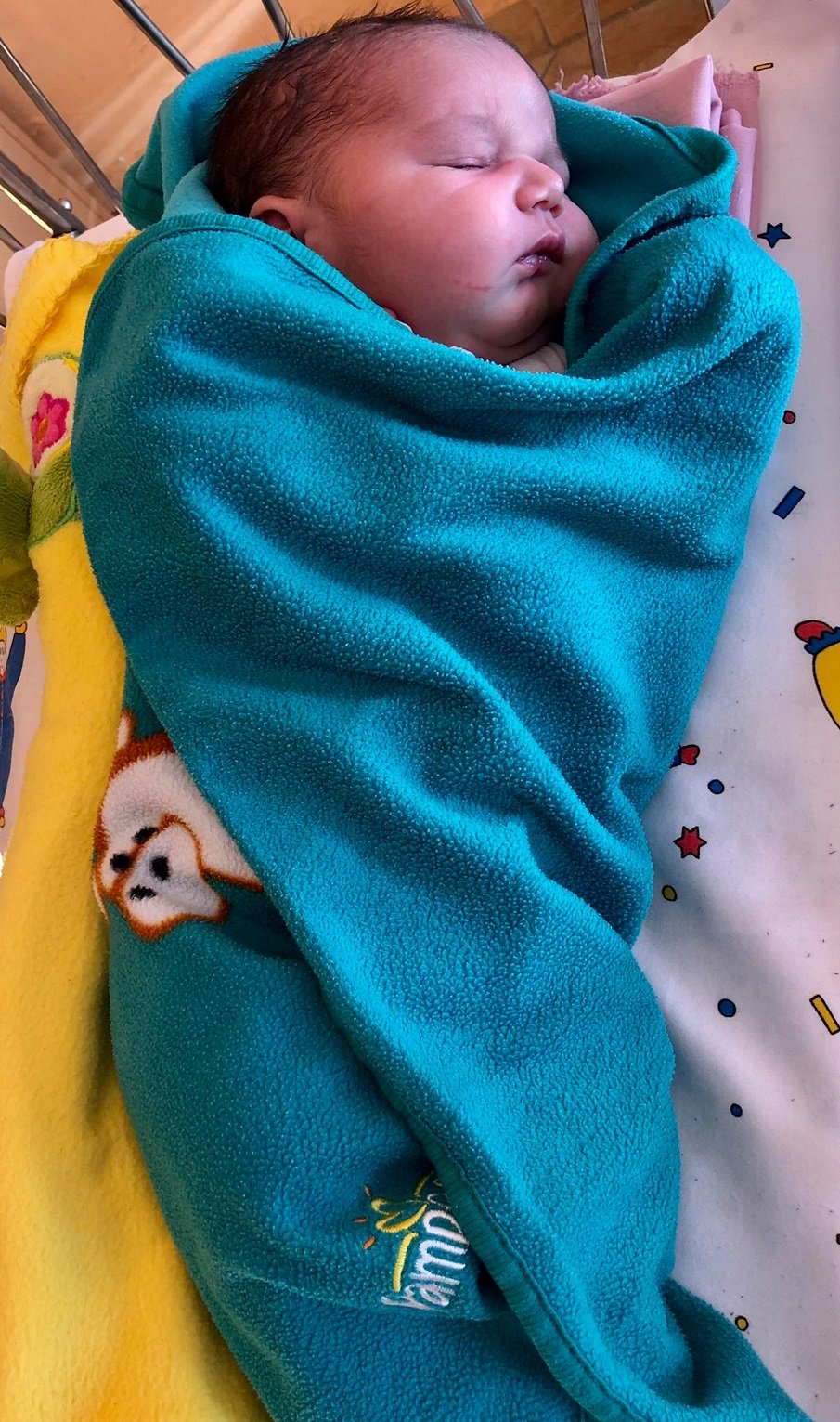 Бебе с внушителни размери проплака в пловдивска болница