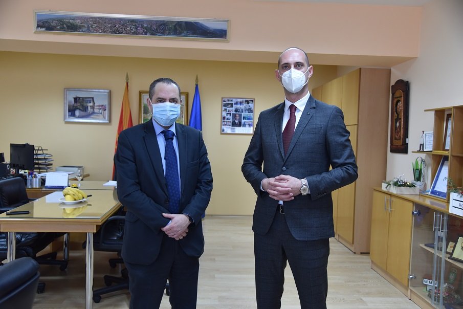 Посланикът ни в Северна Македония предостави хуманитарна помощ за социално слаби семейства в Щип (СНИМКИ)