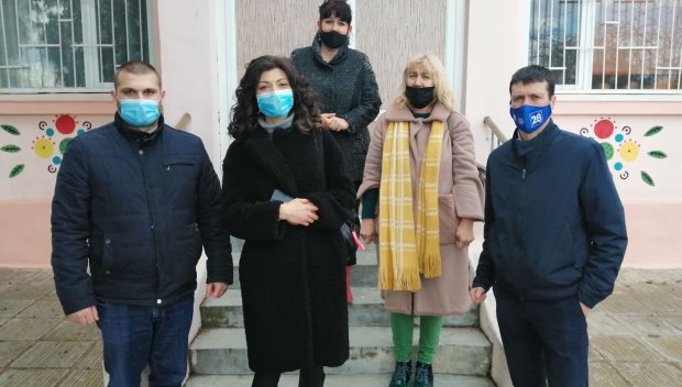 Кандидати за народни представители от ГЕРБ-СДС посетиха варненското село Казашко (СНИМКИ)