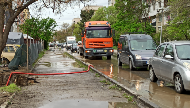 Гръмна магистрален водопровод в голям пловдивски квартал