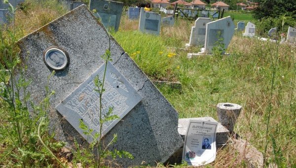 Закопчаха мъж от Пловдив, поругал гробищен парк