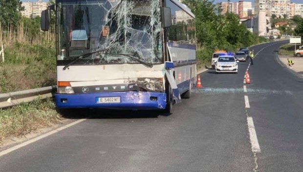 Шофьорка засече градски рейс в Бургас и рани пътничка