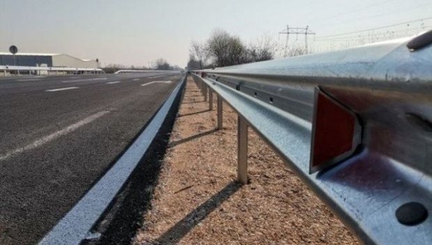 Жалби бавят мантинелите по магистрала “Хемус“