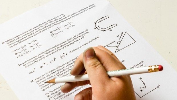 МОН: Десетокласниците подобряват резултатите си по математика