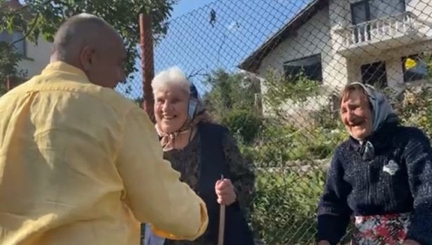 Борисов дарява, а клоуните в НС се карат за комисии и постове