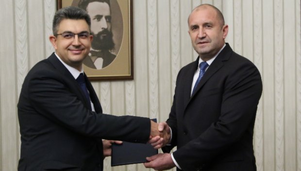 Кандидатът за премиер на Слави се шегувал с коронавируса (СНИМКИ)