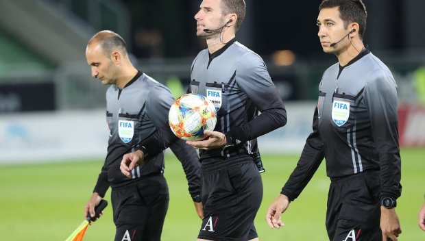 Поканиха Георги Кабаков да свири мач от ОАЕ