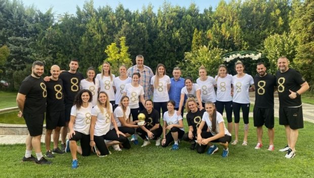 ЖЕСТ: Камата с ценен подарък за волейнационалките - ета как ги надъха да громят на Европейското