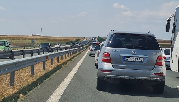 Верижна катастрофа с четири автомобила на магистрала Тракия