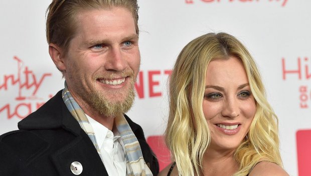 Звезда от “Теория за Големия взрив“ и 8 прости правила“ се развежда за втори път