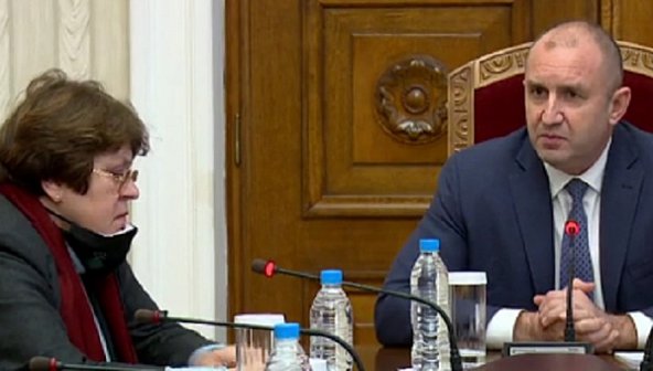 500 000 лв. рушвет за депутати, за да предадат Слави. Кой ги дава на Дончева - Божков или Цветан Василев