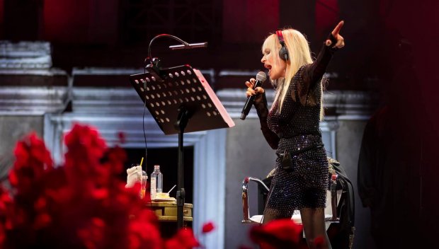 Лили Иванова пръсна по шевовете Античния театър в Пловдив (ВИДЕО)