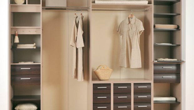 ПОМОЩНИК: 10 неща, които всяка жена над 30 задължително трябва да има в гардероба си