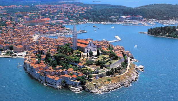 Пукнатини с дължина 150 м застрашават къщите на остров Крит