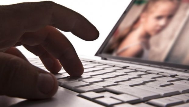 ЕПИДЕМИЯ! Всеки месец английската полицията задържа по 1000 души заподозрени в педофилия