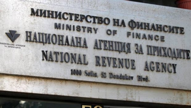 НАП напомня: Абитуриентите плащат сами здравните си осигуровки през летните месеци