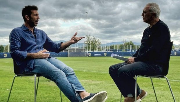 Футболна легенда и трофеите на УЕФА пристигат в София