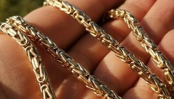 Осъдиха апаш, изстръгнал златен синджир от възрастна жена