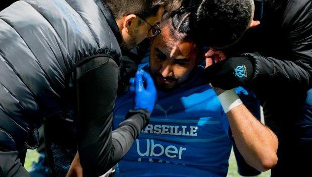 Прекратиха дербито между Лион и Марсилия заради инцидент с бутилка (ВИДЕО)