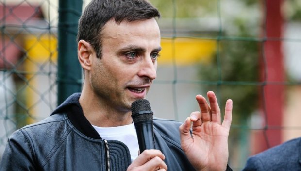 НАХОДКА: Ето я жената на Бербатов без тъмни очила (СНИМКА)