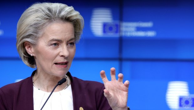НАПРЕЖЕНИЕ: Европарламентът обсъжда вот на недоверие срещу Урсула фон дер Лайен