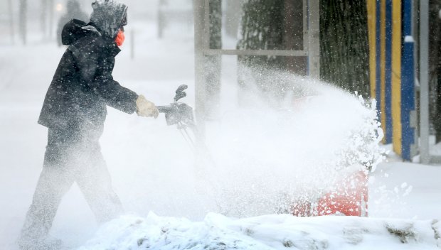 Външно предупреждава за силни снежни бури в САЩ, затварят се много летища