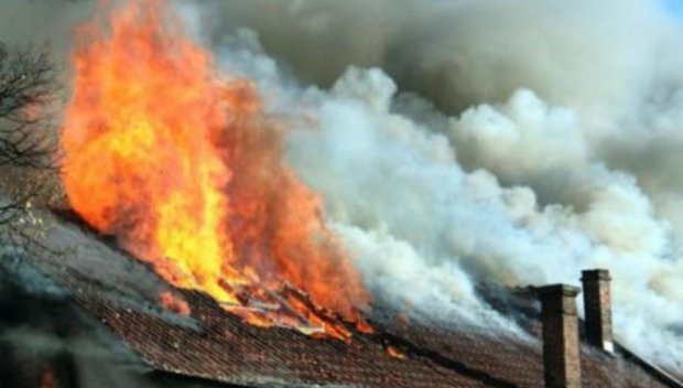 Възрастна жена загина при пожар в дома и