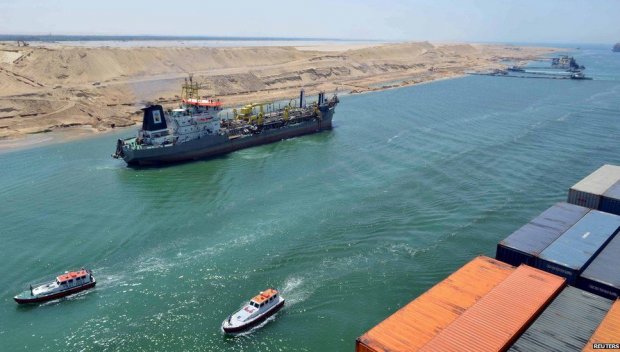 МВФ: Спад на корабоплаването по Суецкия канал с почти 50% само в рамките на 10 дни