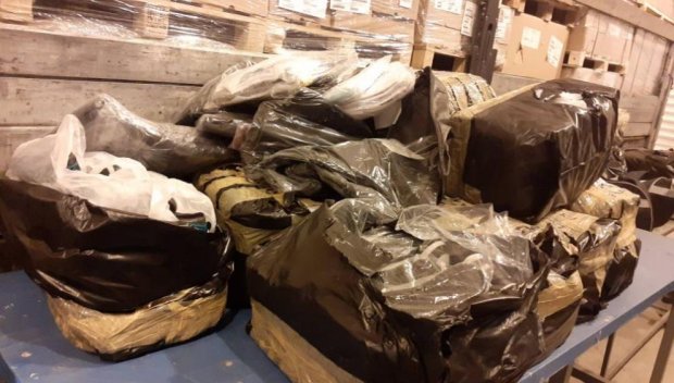 Митничари спипаха 45 кг сребърни изделия (СНИМКИ)