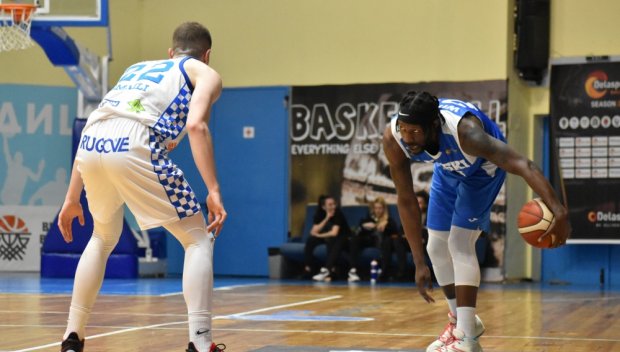 ЕКШЪН: Баскетболистите на Левски и Сигал Прищина си размениха юмруци